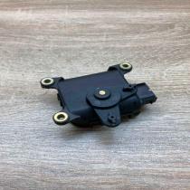 8D1820511B 0132801149  Air flap motor/actuator Volkswagen PASSAT B5.5