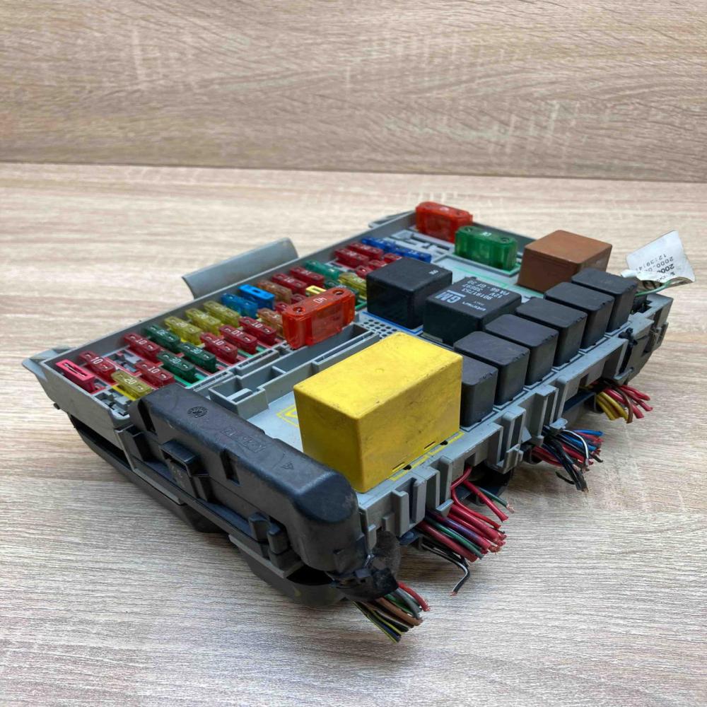 09152787   Fuse module Opel Vectra B