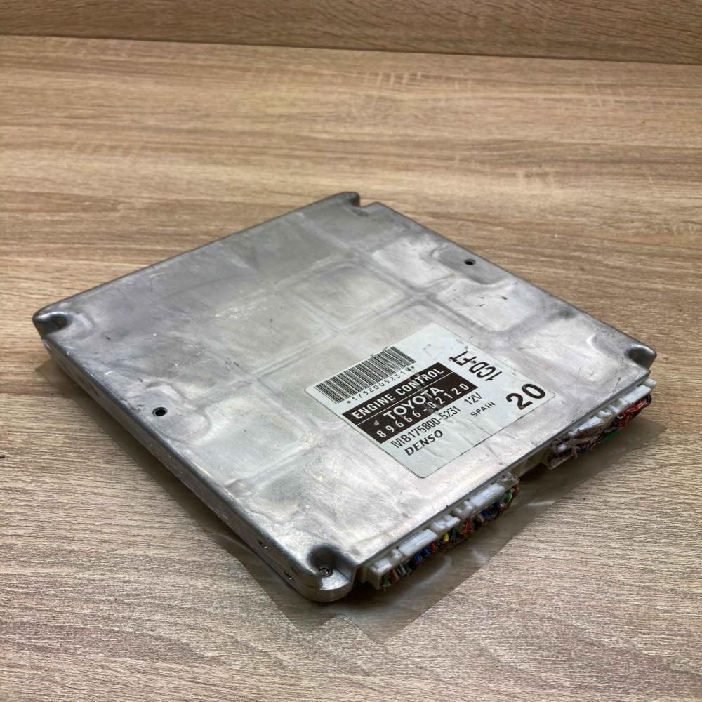 89666 02120 MB175800 5231  Engine control unit/module ECU Toyota Corolla E110
