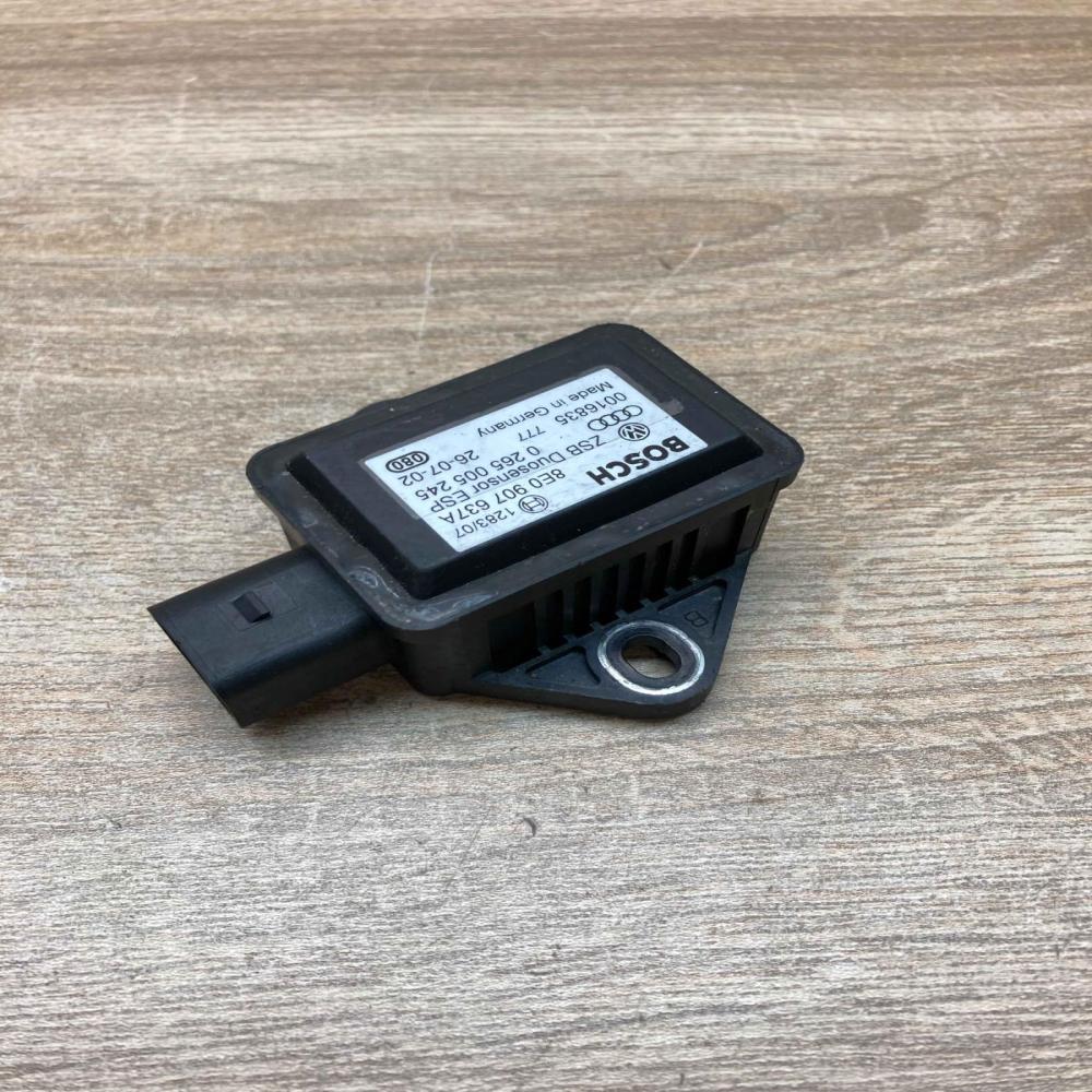 8E0907637A 0265005245  Yaw turn rate sensor Audi A6 S6 C5 4B