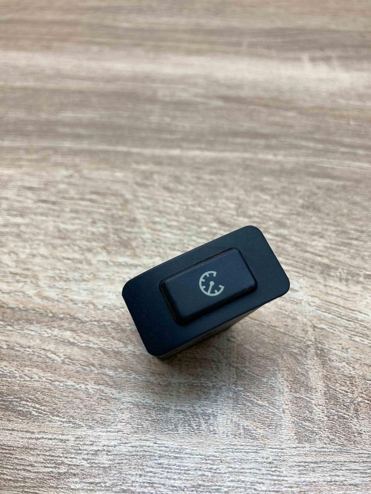 8352256   Panel lighting control switch BMW 7 E38