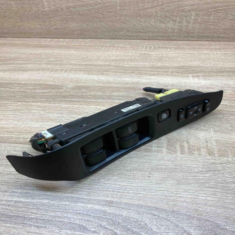 83071AE020   Electric window control switch Subaru Legacy