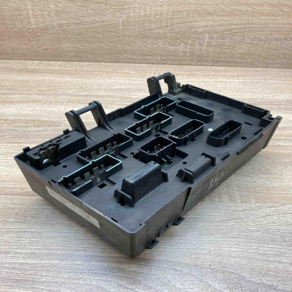 05269988AA   Fuse module Chrysler 300 - 300C