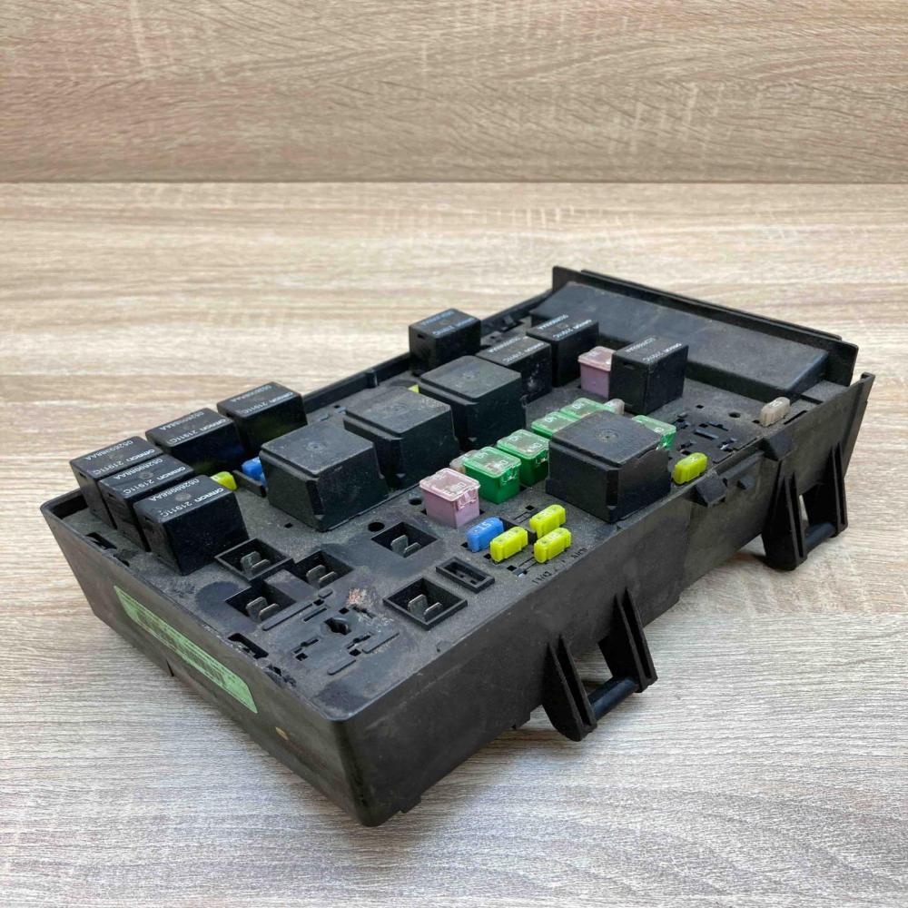 05144509AB   Fuse module Chrysler Voyager