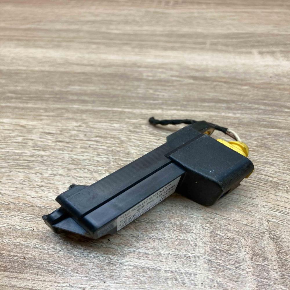 4B0959643B  With Plug Airbag deployment crash/impact sensor Audi A6 S6 C5 4B