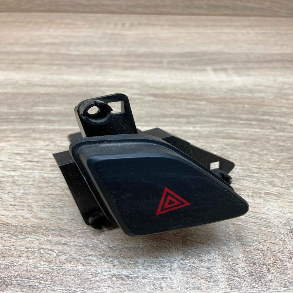 864W0140   Hazard light switch KIA Sorento