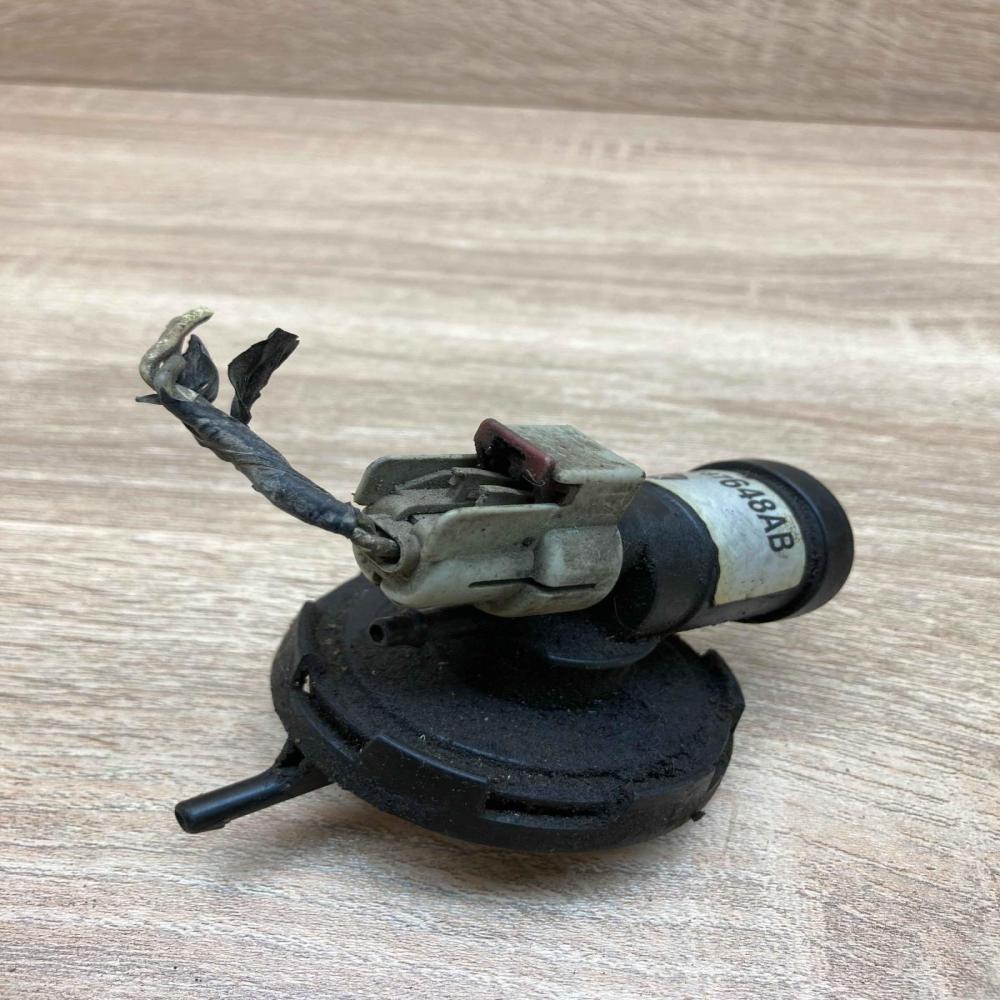 04287648AB   Turbo solenoid valve Chrysler Voyager