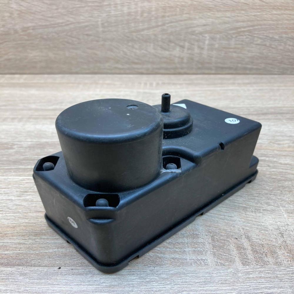 357862257   Central locking vacuum pump Volkswagen PASSAT B3