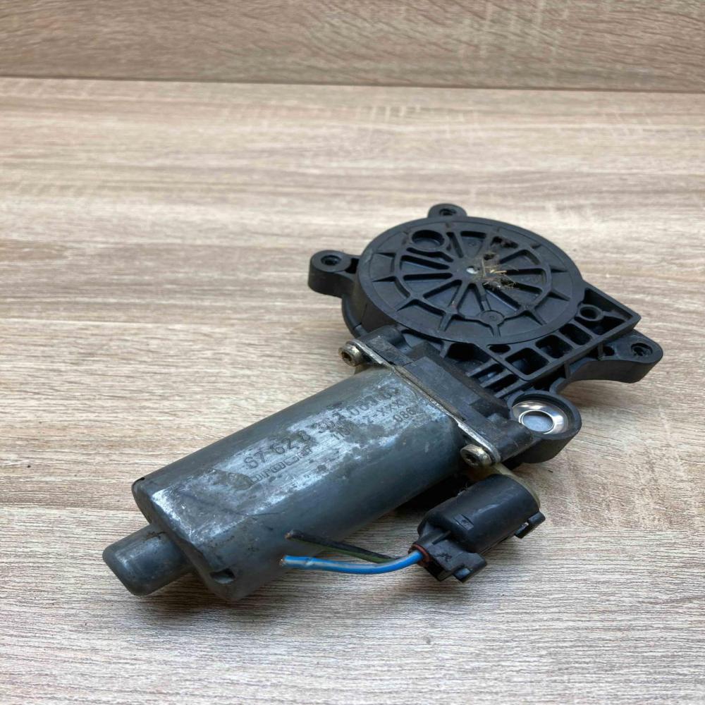 8362063 0130821716  Front door window regulator motor BMW 3 E46