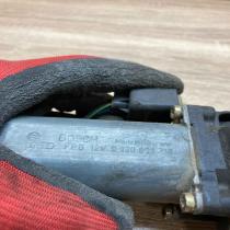 8362063 0130821716  Front door window regulator motor BMW 3 E46