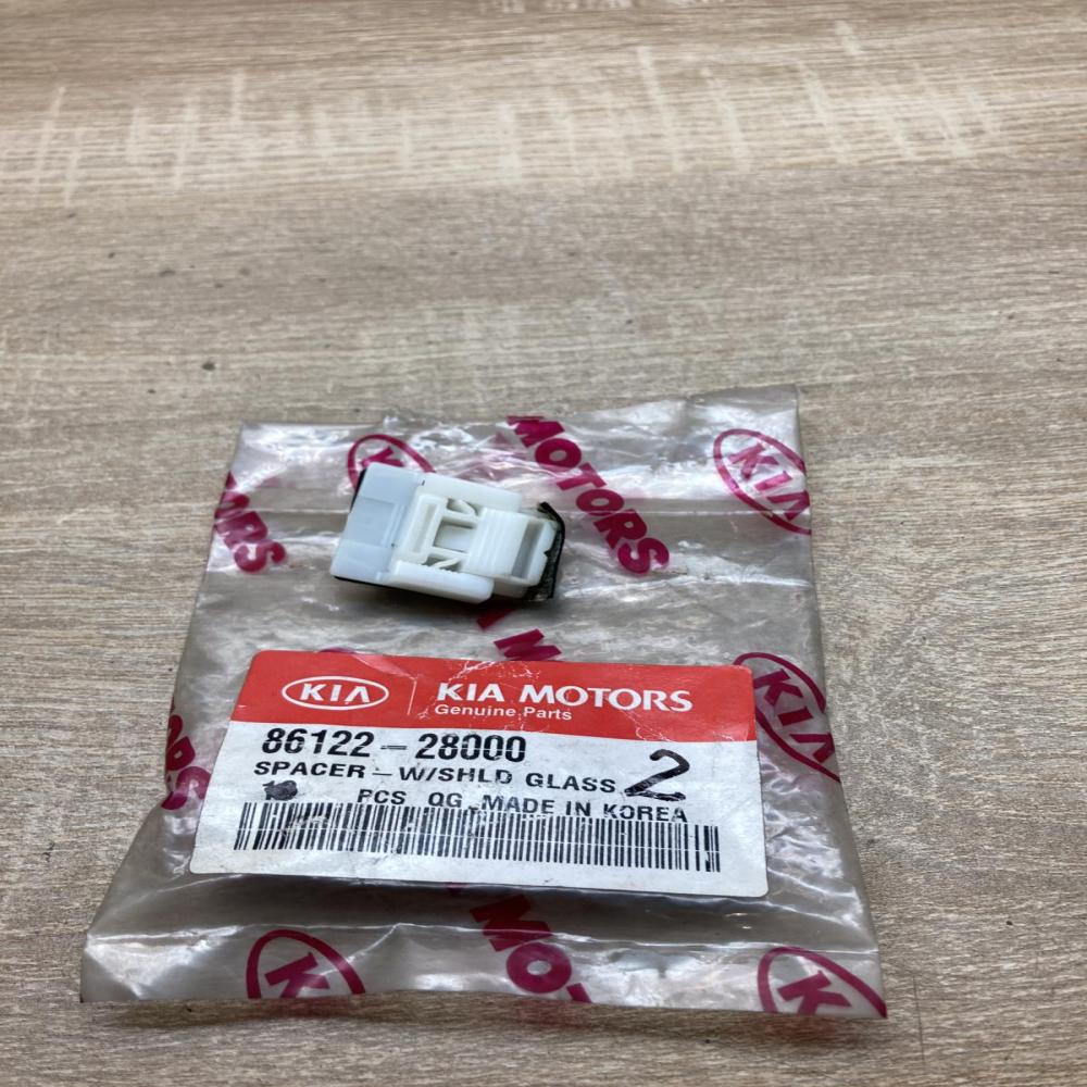 86122 28000 8612228000  Windshield trim KIA Ceed