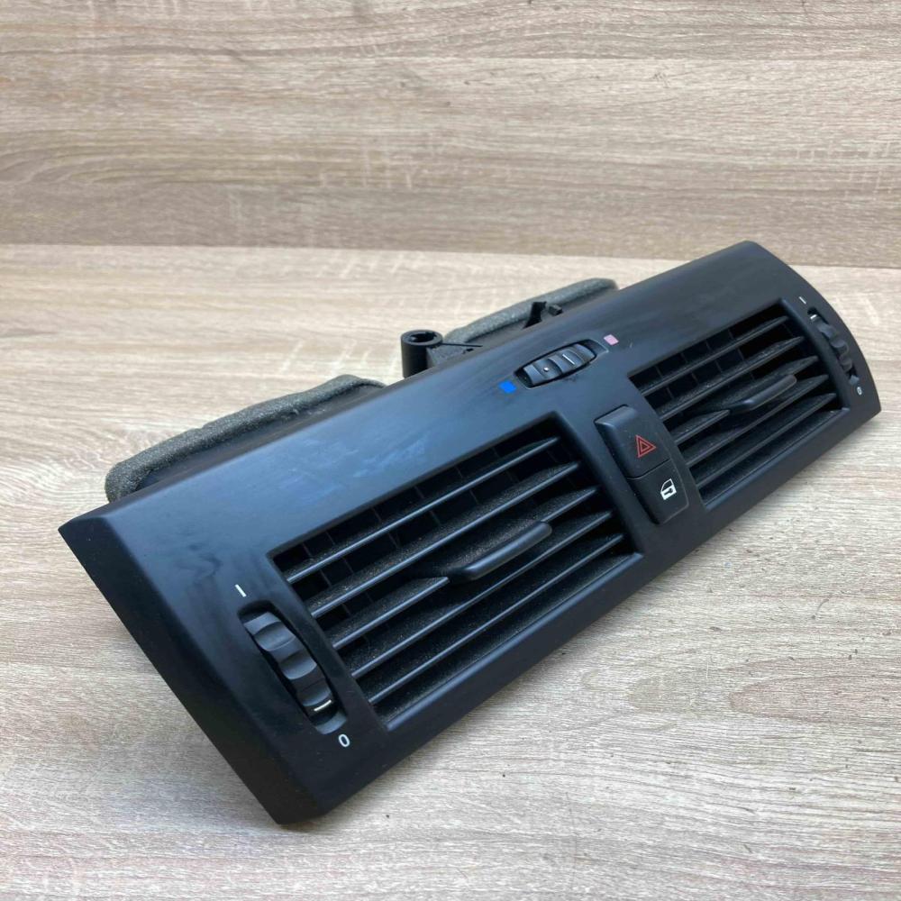 3400074   Dash center air vent grill BMW X3 E83