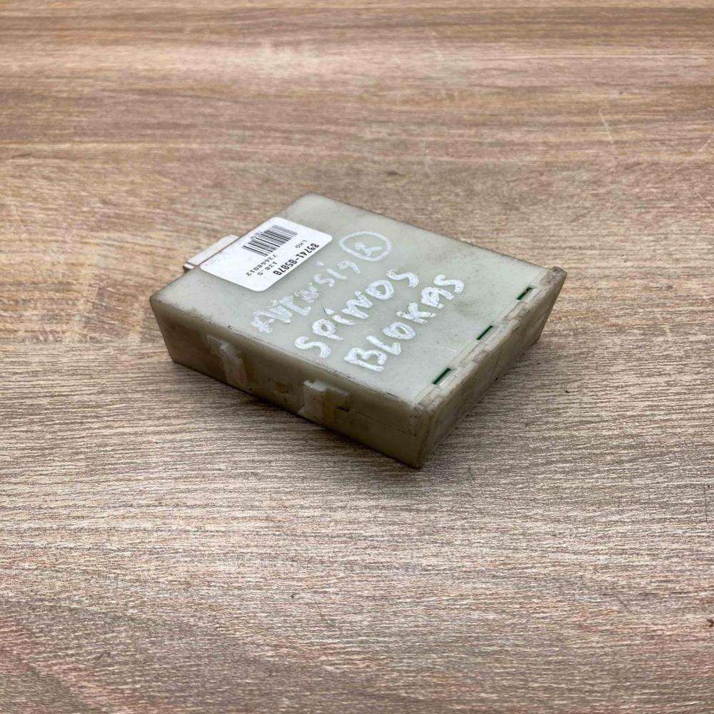 89741 05070 73668012  Alarm relay Toyota Avensis T250