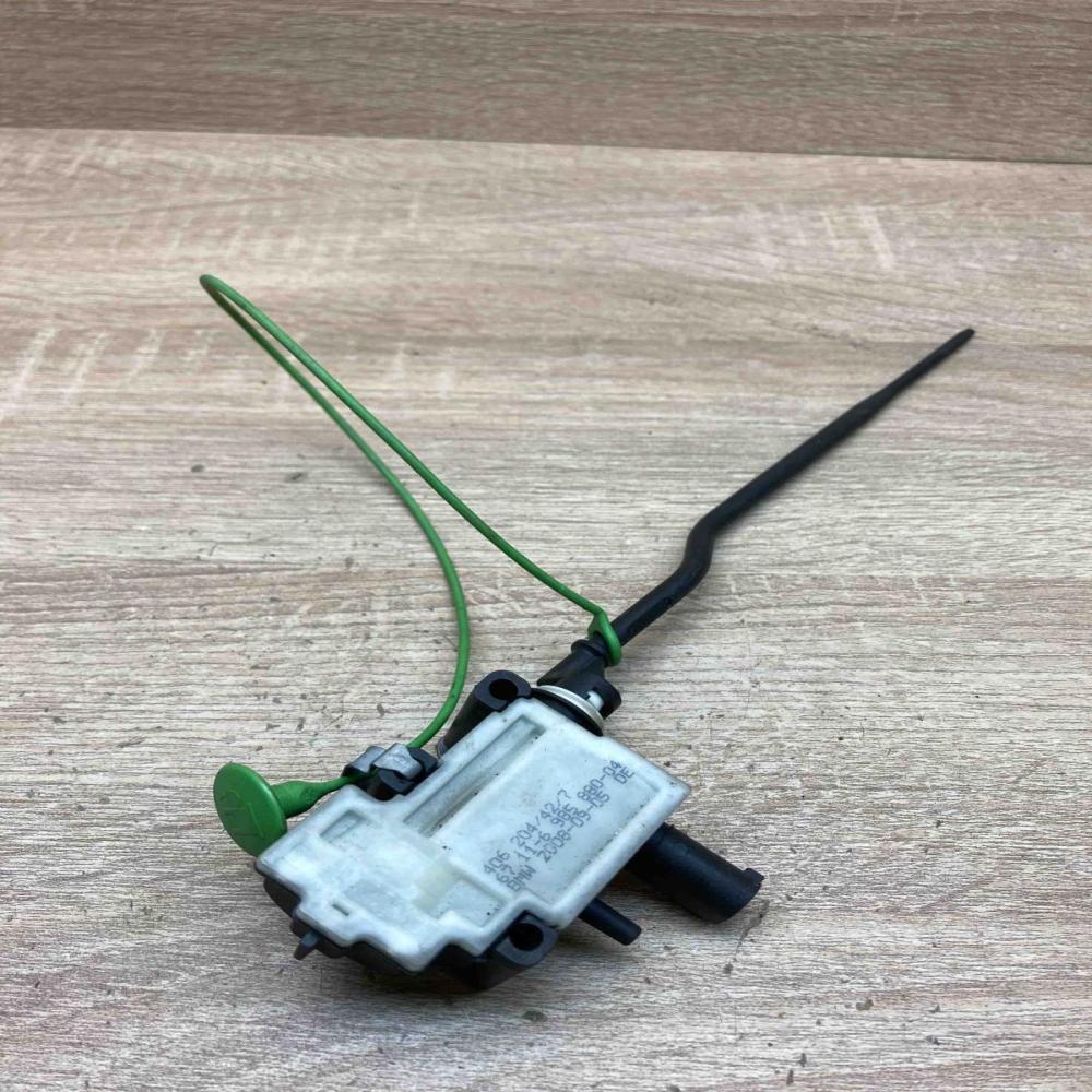 6985880 6985880 04  Fuel tank cap lock motor BMW 3 E90 E91