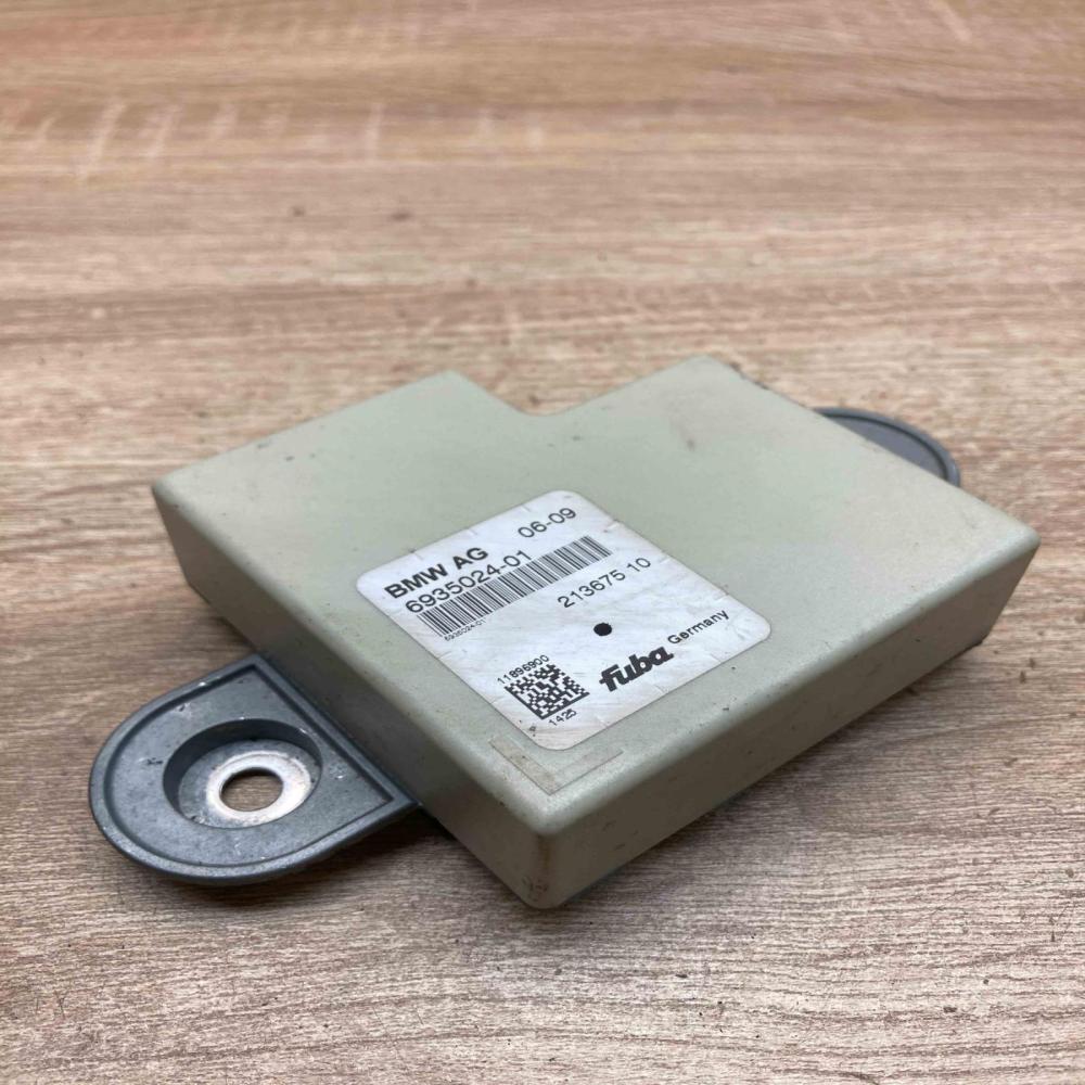 6935024 6935024 01  Aerial antenna amplifier BMW 5 E60 E61