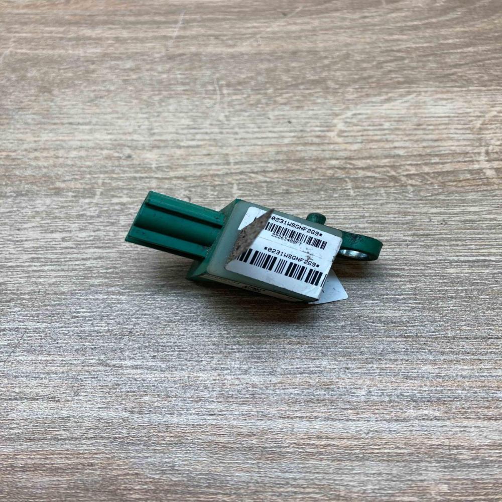 3C0909606   Airbag deployment crash/impact sensor Volkswagen PASSAT B6