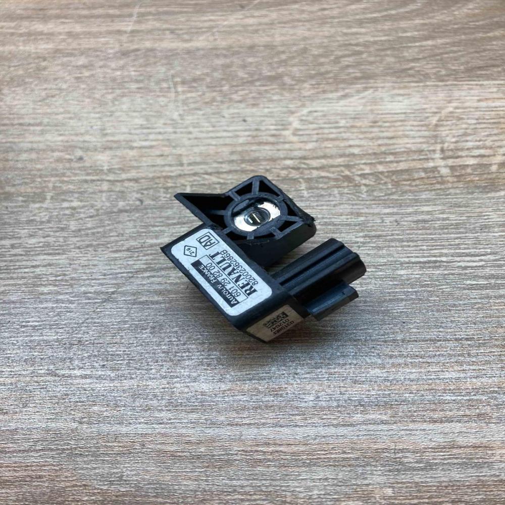 8200236286B 601298200  Airbag deployment crash/impact sensor Renault Megane II