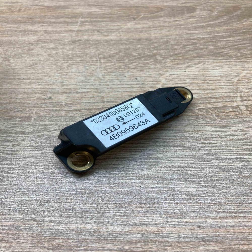 4B0959643A   Airbag deployment crash/impact sensor Audi A6 S6 C5 4B