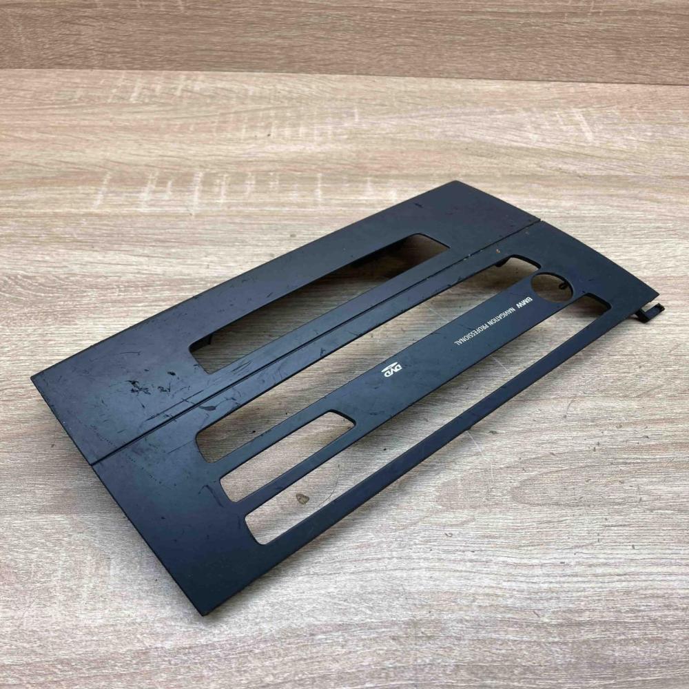 6958409   Radio/GPS head unit trim BMW 3 E90 E91