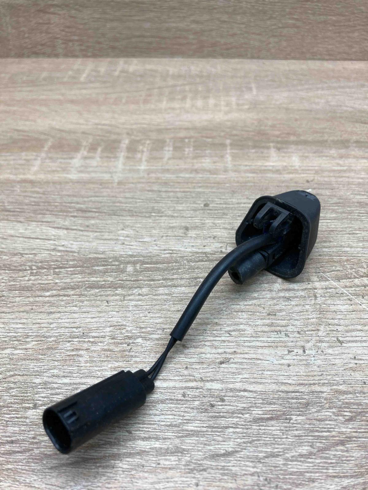 8365385 1 963658 4  Windshield washer spray nozzle BMW 3 E90 E91