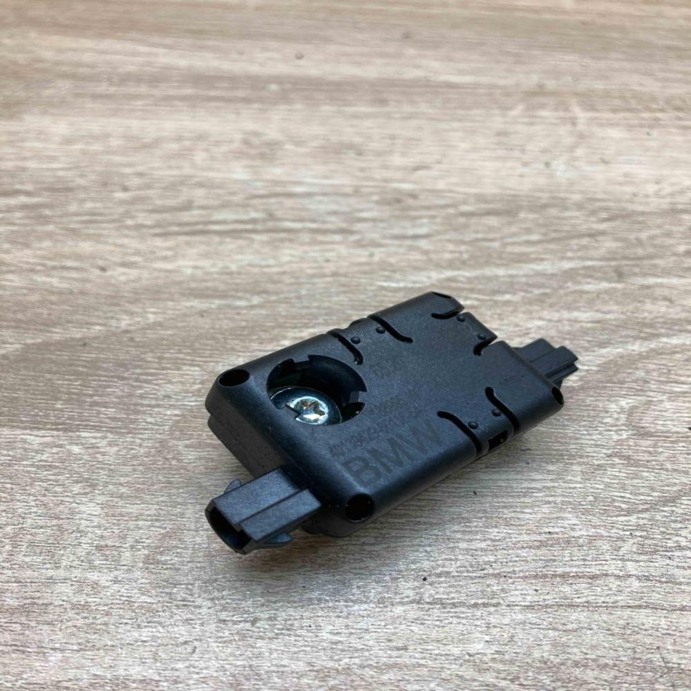 9185474 9185474 02  Aerial antenna amplifier BMW 5 F10 F11