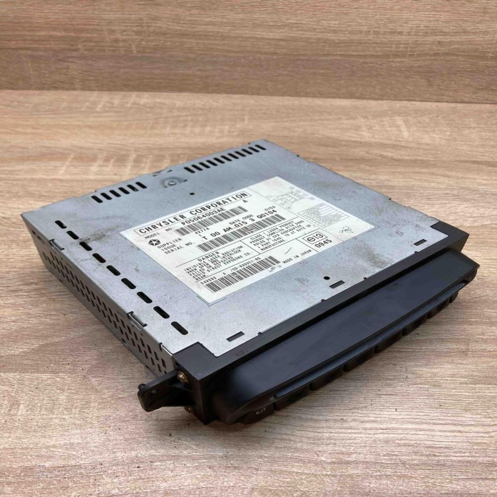 P05064003AE   CD/DVD changer Chrysler Voyager