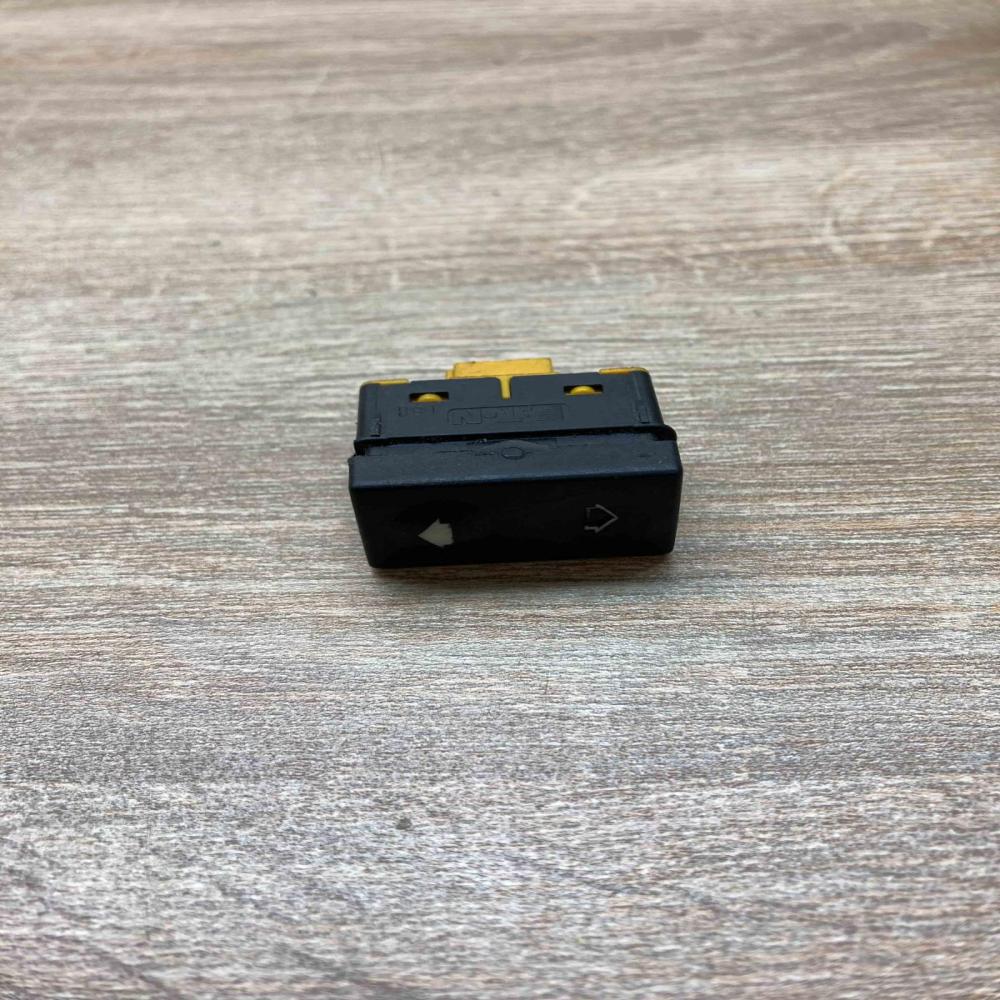 8368941   Electric window control switch BMW 3 E36