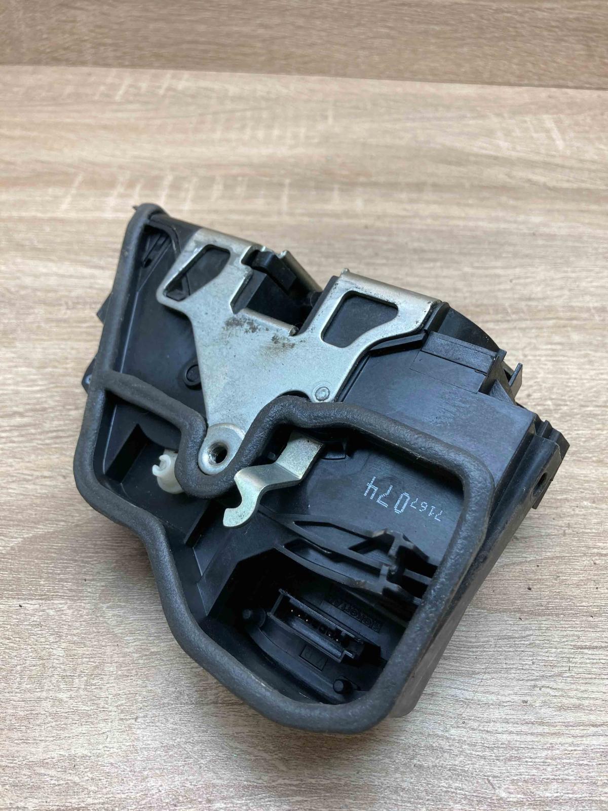 7167074   Front door lock BMW 5 E60 E61