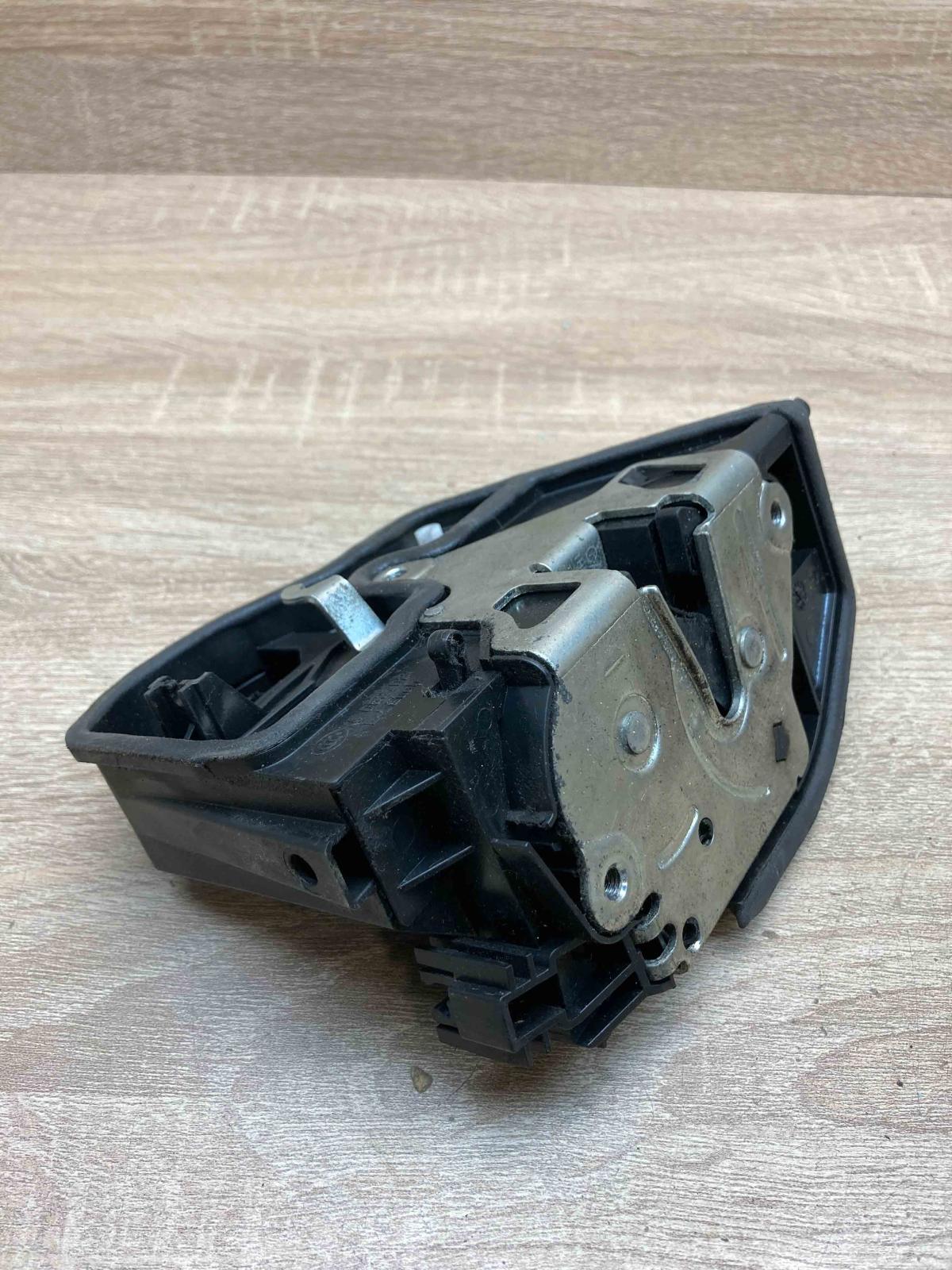 7202148   Rear door lock BMW X5 E70