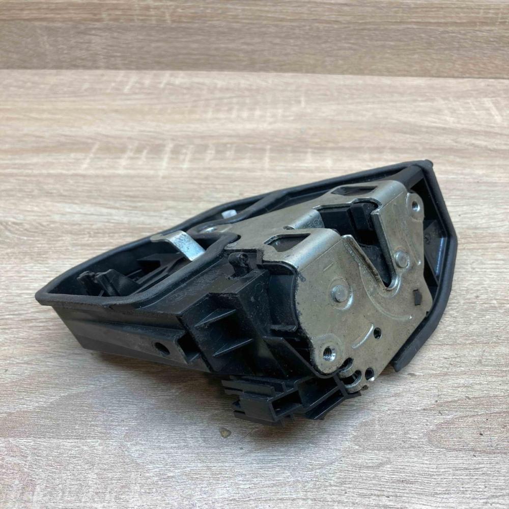 7202148   Rear door lock BMW X5 E70