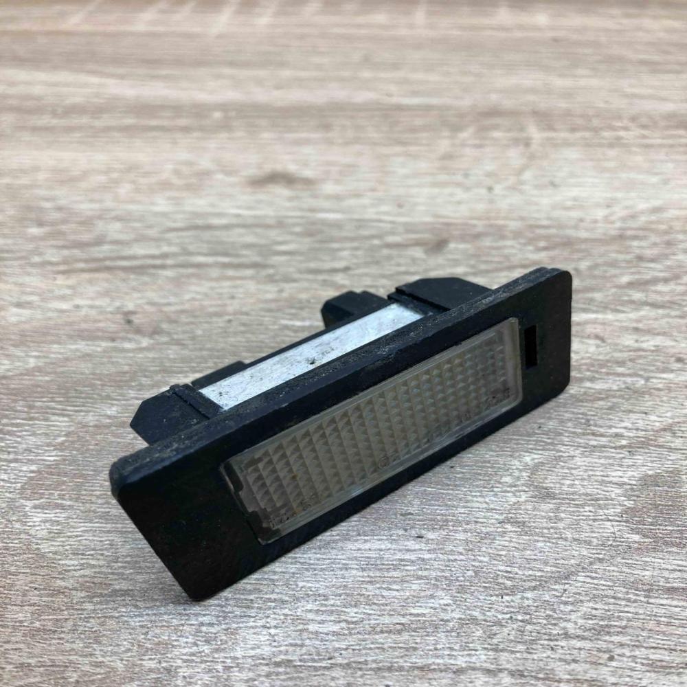 001318 E8  Number plate light Ford C-MAX I