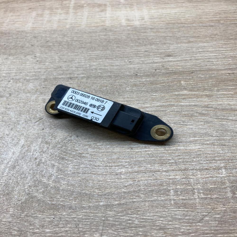 2208204426 002946  Airbag deployment crash/impact sensor Mercedes-Benz S W220