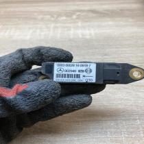2208204426 002946  Airbag deployment crash/impact sensor Mercedes-Benz S W220