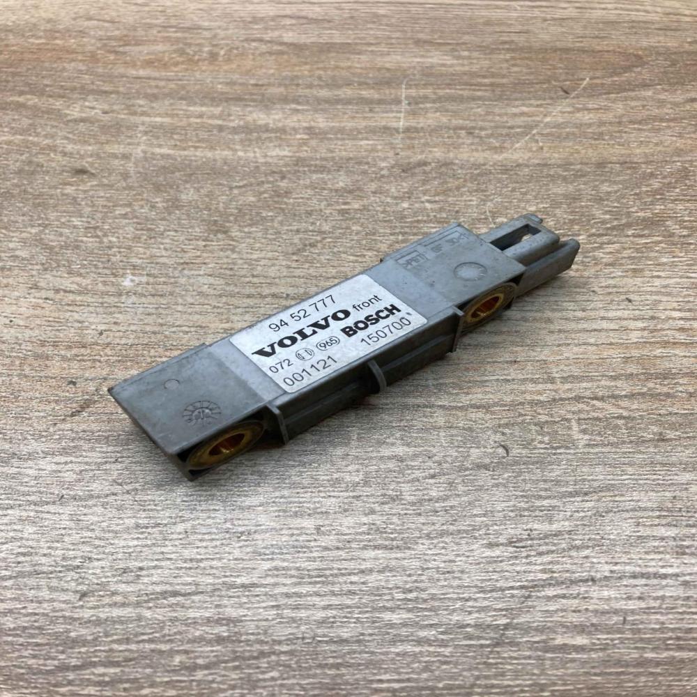 9452777   Airbag deployment crash/impact sensor Volvo S60
