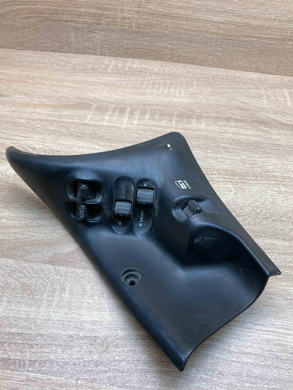 11006B G935 4685435  Electric window control switch Chrysler Voyager