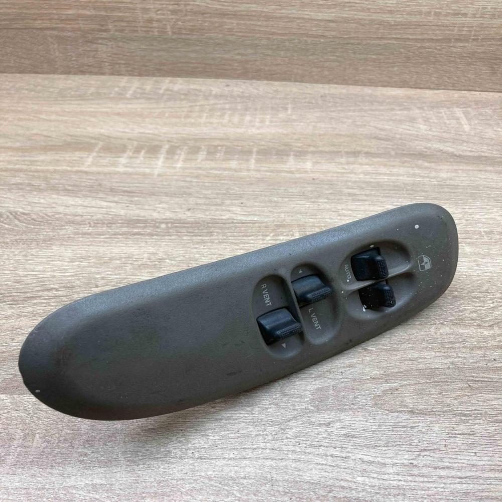 746 74929 1 08B701L5AB  Electric window control switch Chrysler Voyager