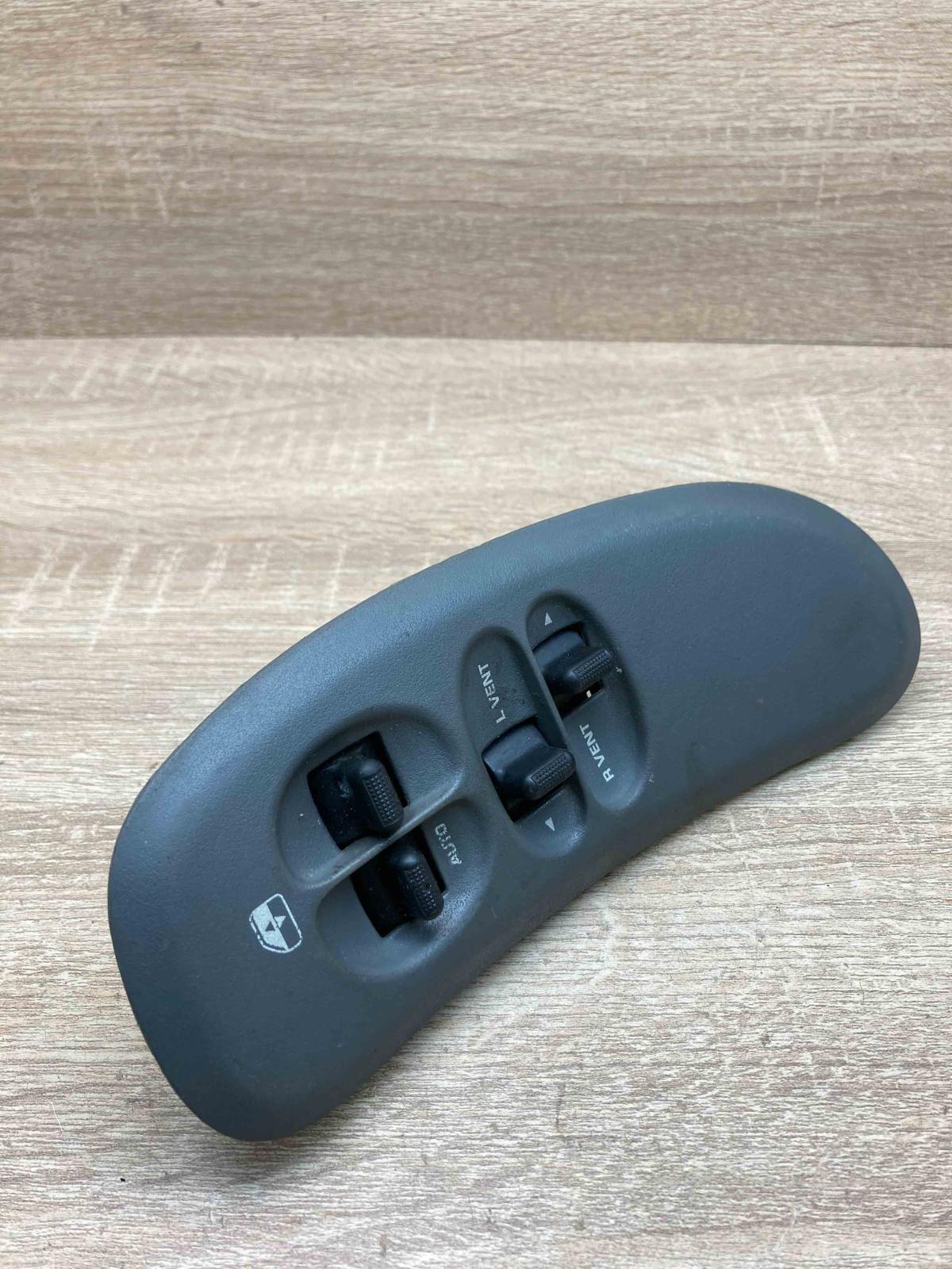 04685732AC 11006B G2163  Electric window control switch Chrysler Voyager