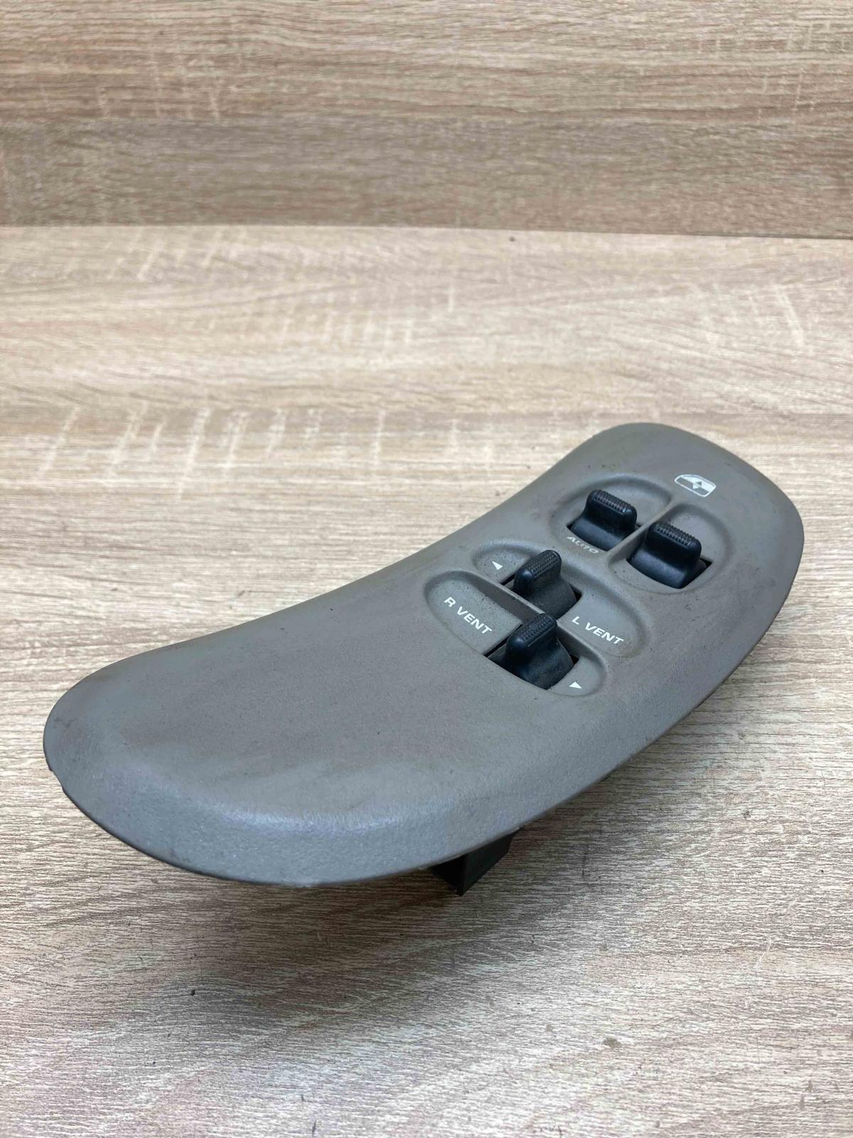 04685732AB   Electric window control switch Chrysler Voyager