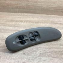 04685732AB   Electric window control switch Chrysler Voyager