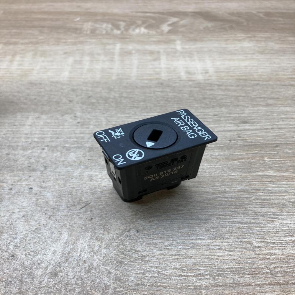 5Q0919237   Passenger airbag on/off switch Skoda Kodiaq