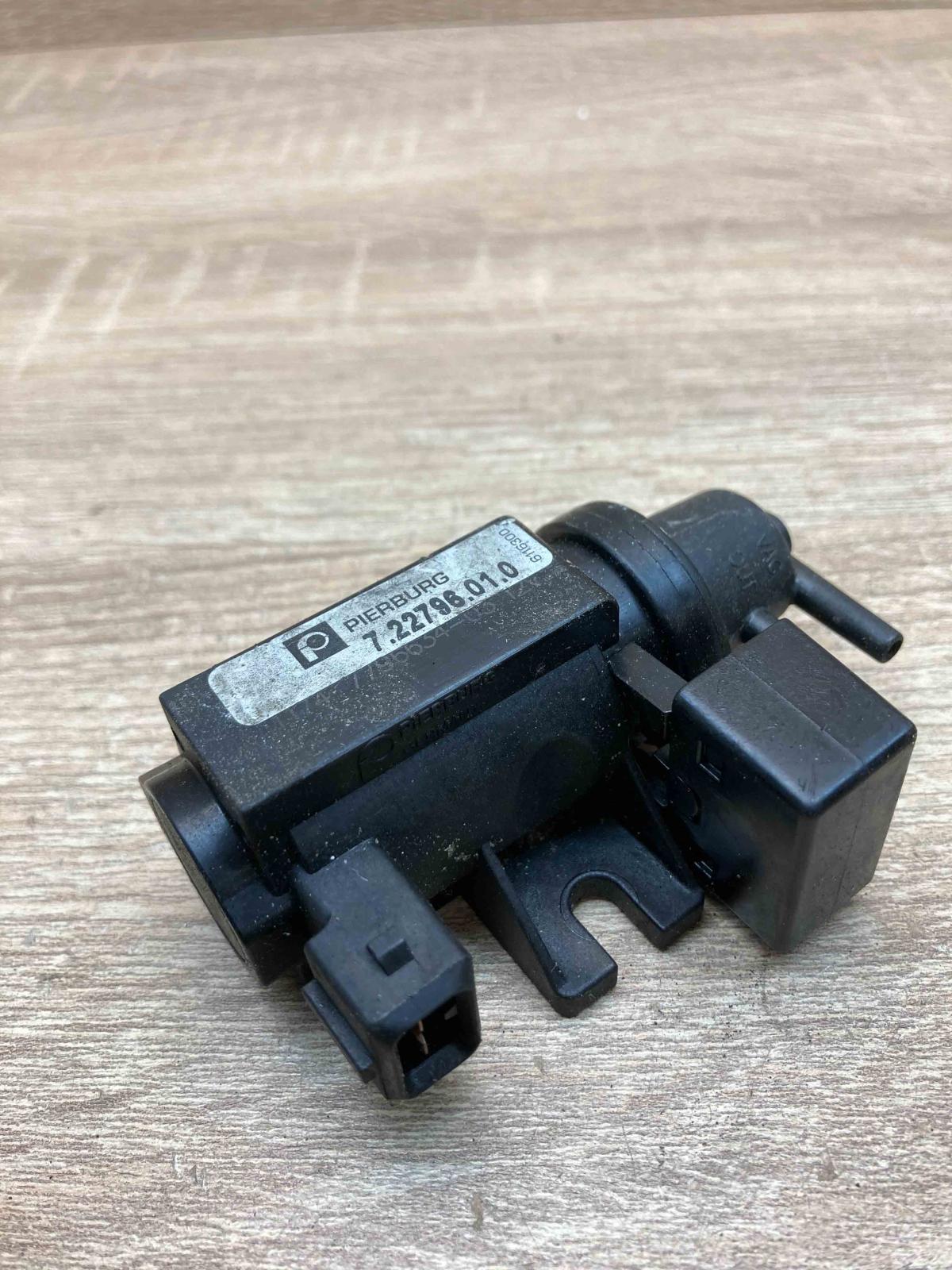 7 22796 01 0   Vacuum valve BMW 7 E38