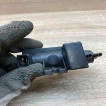 7 22796 01 0   Vacuum valve BMW 7 E38