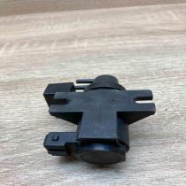 7 22796 01 0   Vacuum valve BMW 7 E38