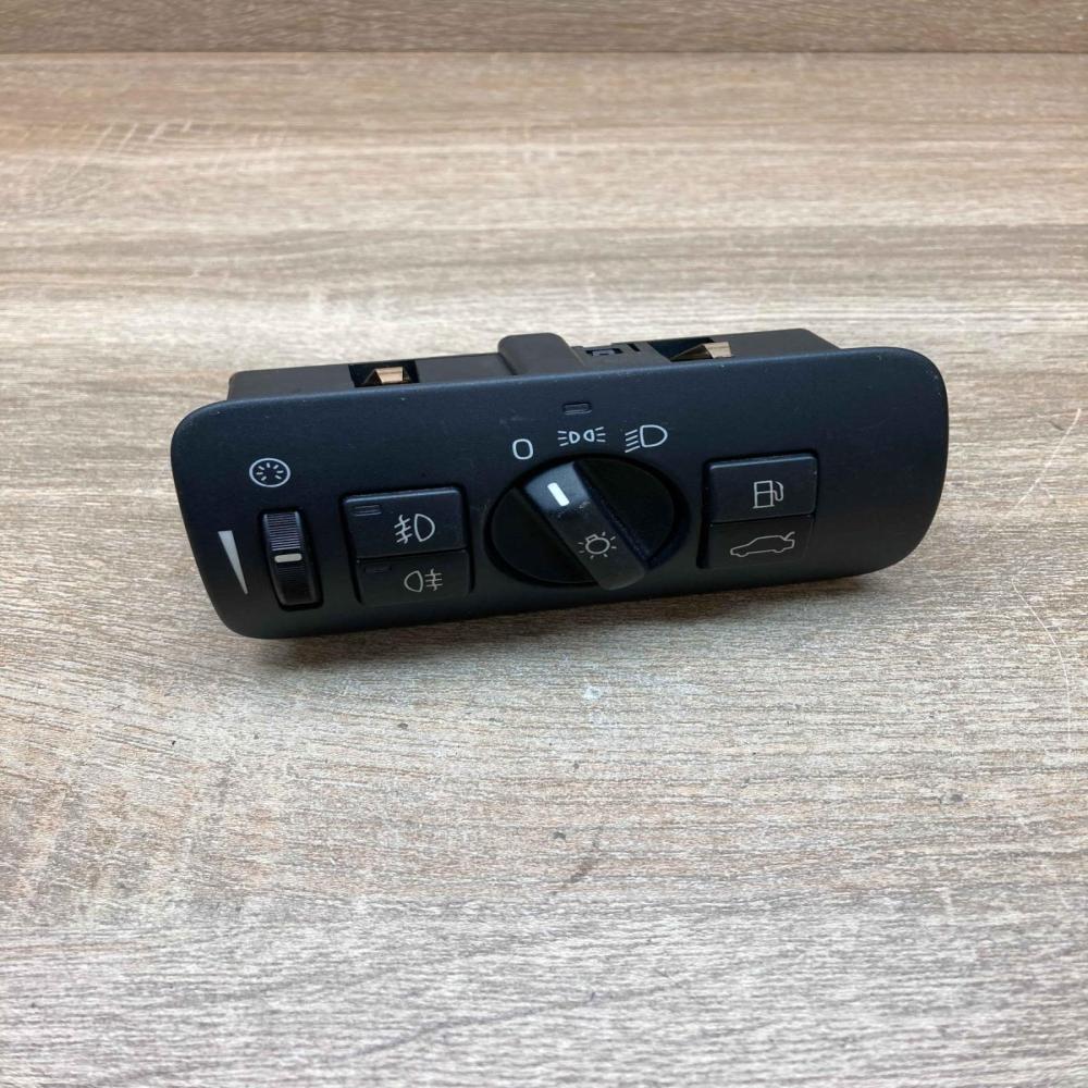 30739414   Light switch Volvo V70