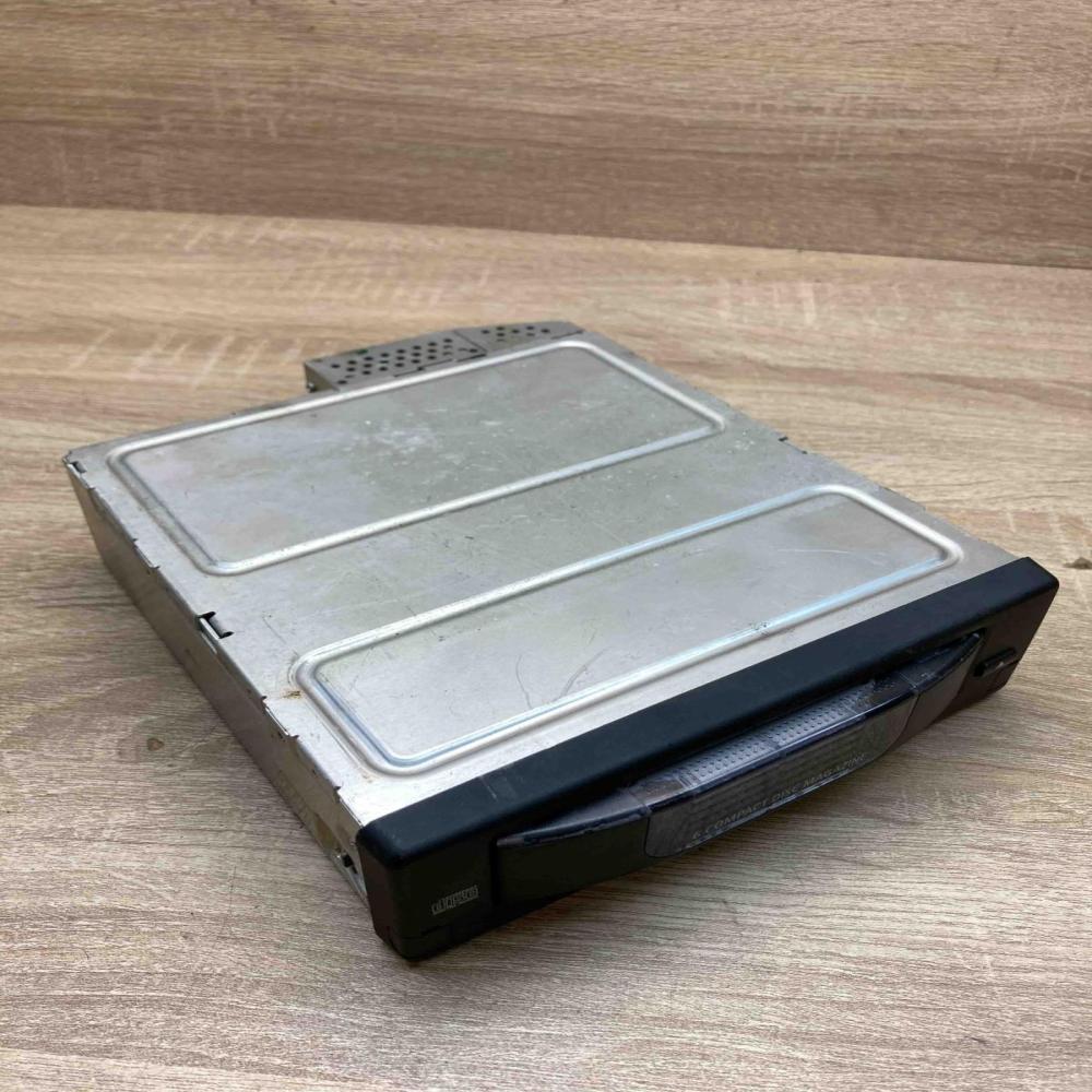 6986081   CD/DVD changer BMW 5 E60 E61