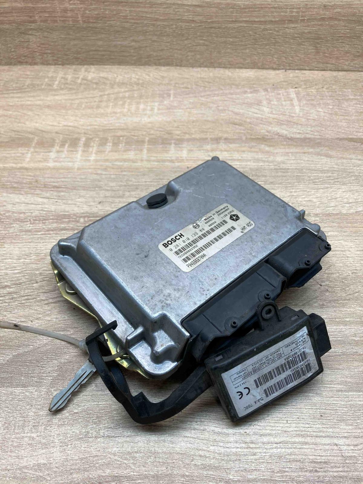 P04686870AA P04686363AD  Engine control unit/module ECU Chrysler Voyager