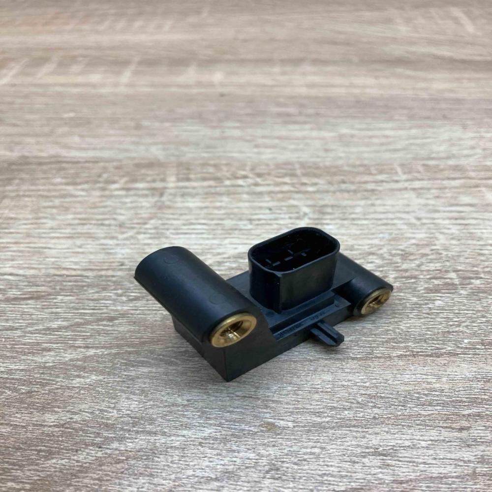 6977398   Airbag deployment crash/impact sensor BMW 5 E60 E61