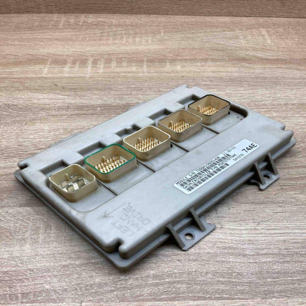 P04727074AE   Central body control module Chrysler Voyager