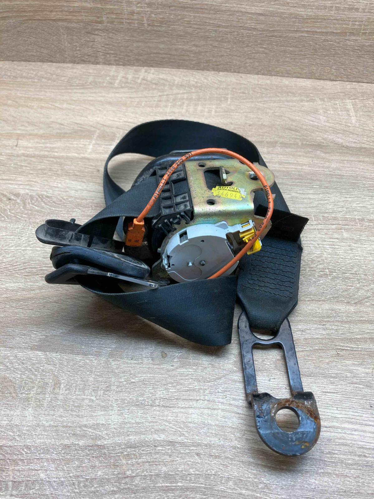 A507743 048038  Front seatbelt Peugeot 307