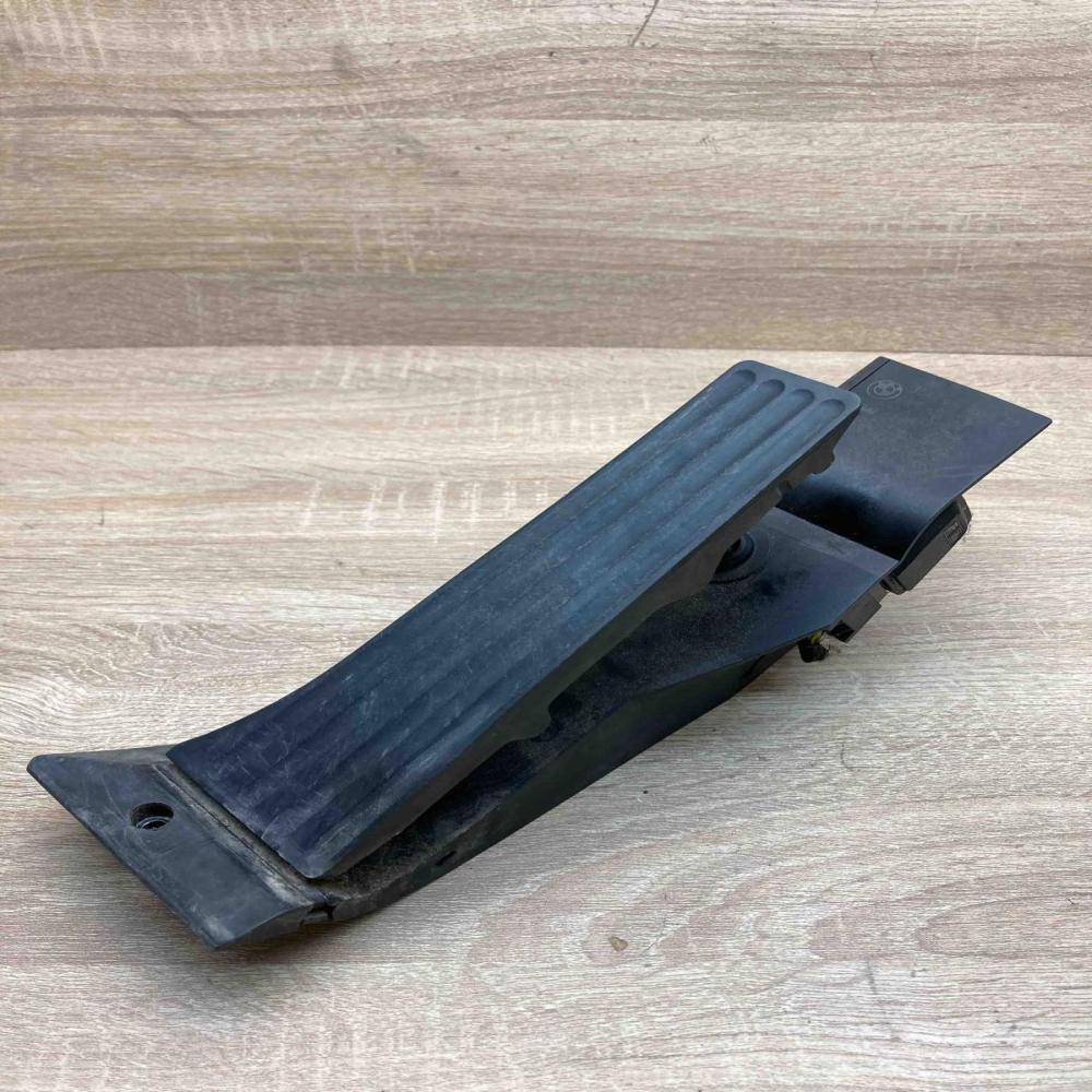 6772645   Accelerator throttle pedal BMW 5 E60 E61